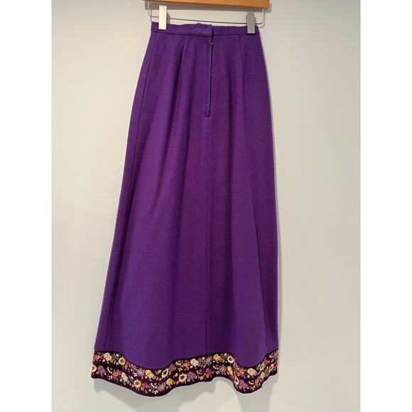 1970s Vintage Maxi Skirt Purple w Embroidered Details Boho Artsy Size Small JL - Picture 6 of 13